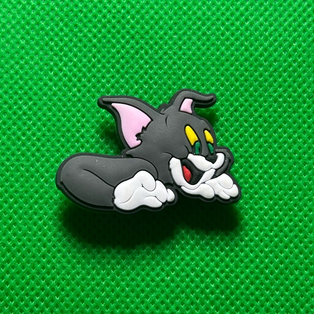 🌼 (5/$10 or 10/$15) NEW “Tom and Jerry” Warner Brothers Croc Charm Collection - Picture 1 of 2